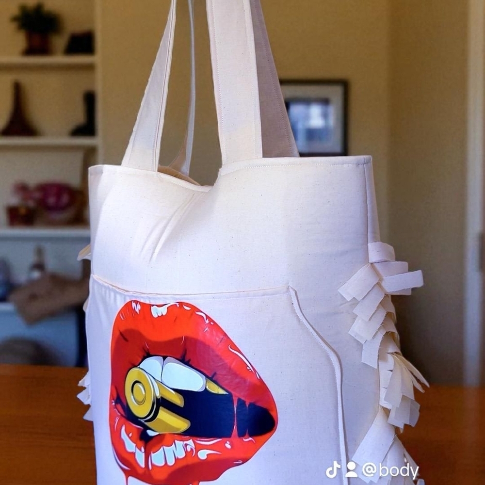Trendy White Tote Bag with Artistic Lip Design - Picture 4 of 5
